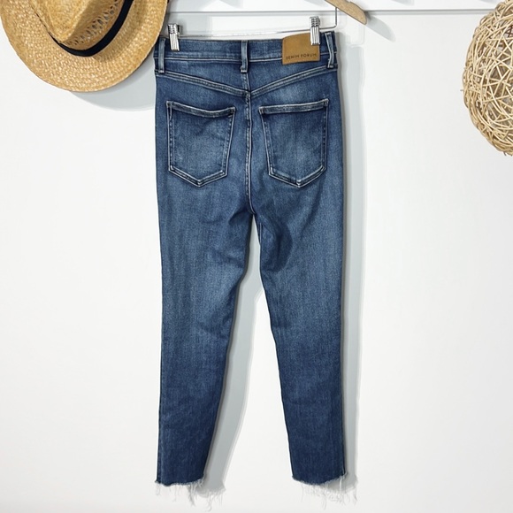 Aritzia Denim Forum The Lola Skinny Crop Jeans - Picture 5 of 9